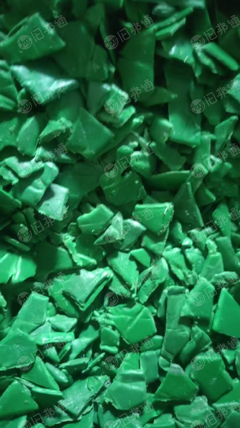 长期出售pe钢卷皮破碎料，全漂干破的，有绿蓝2种，现货二十几吨