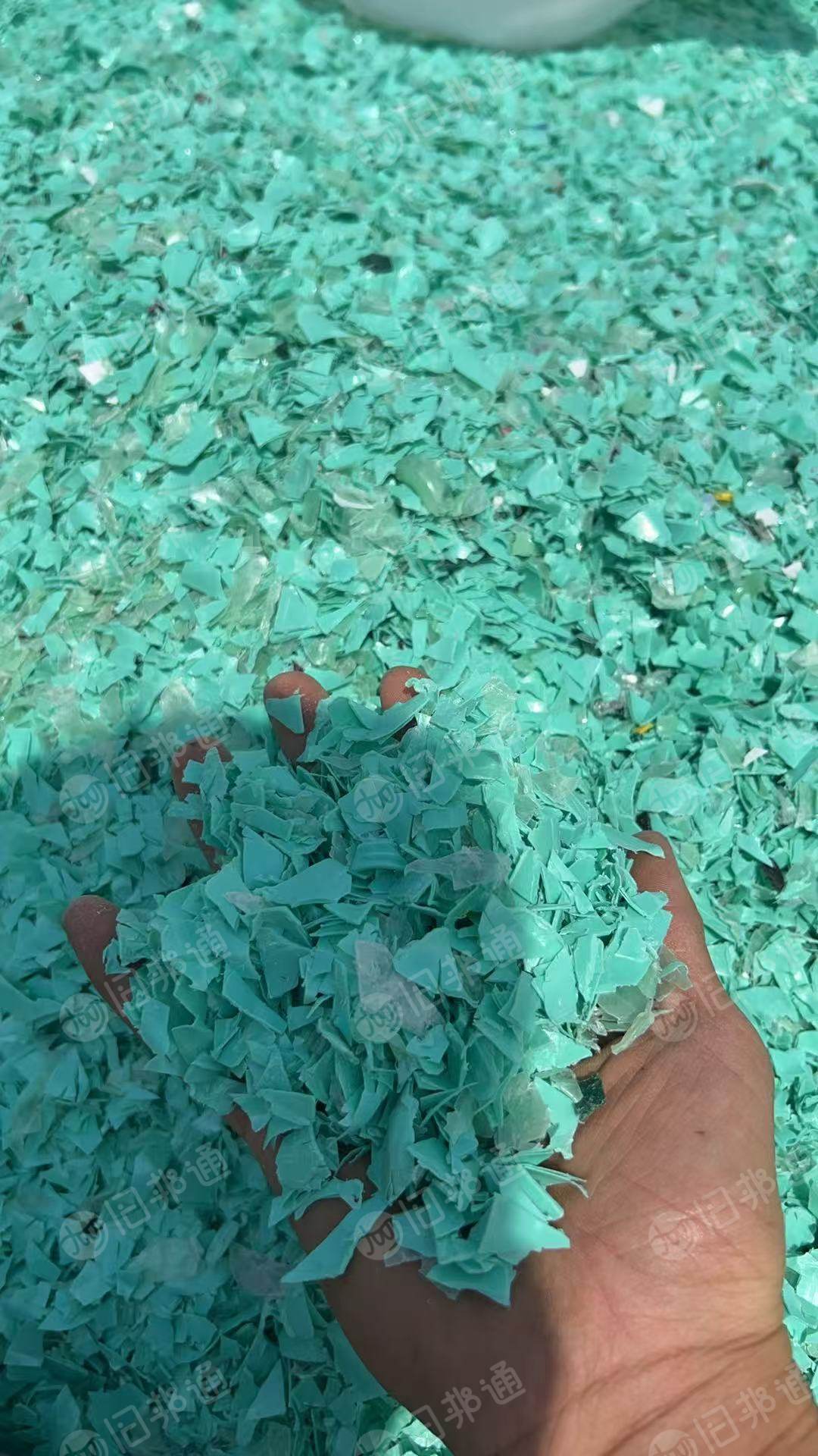 出售化妆瓶的pet破碎料，透明现货8吨，杂色现货30吨，长期都有