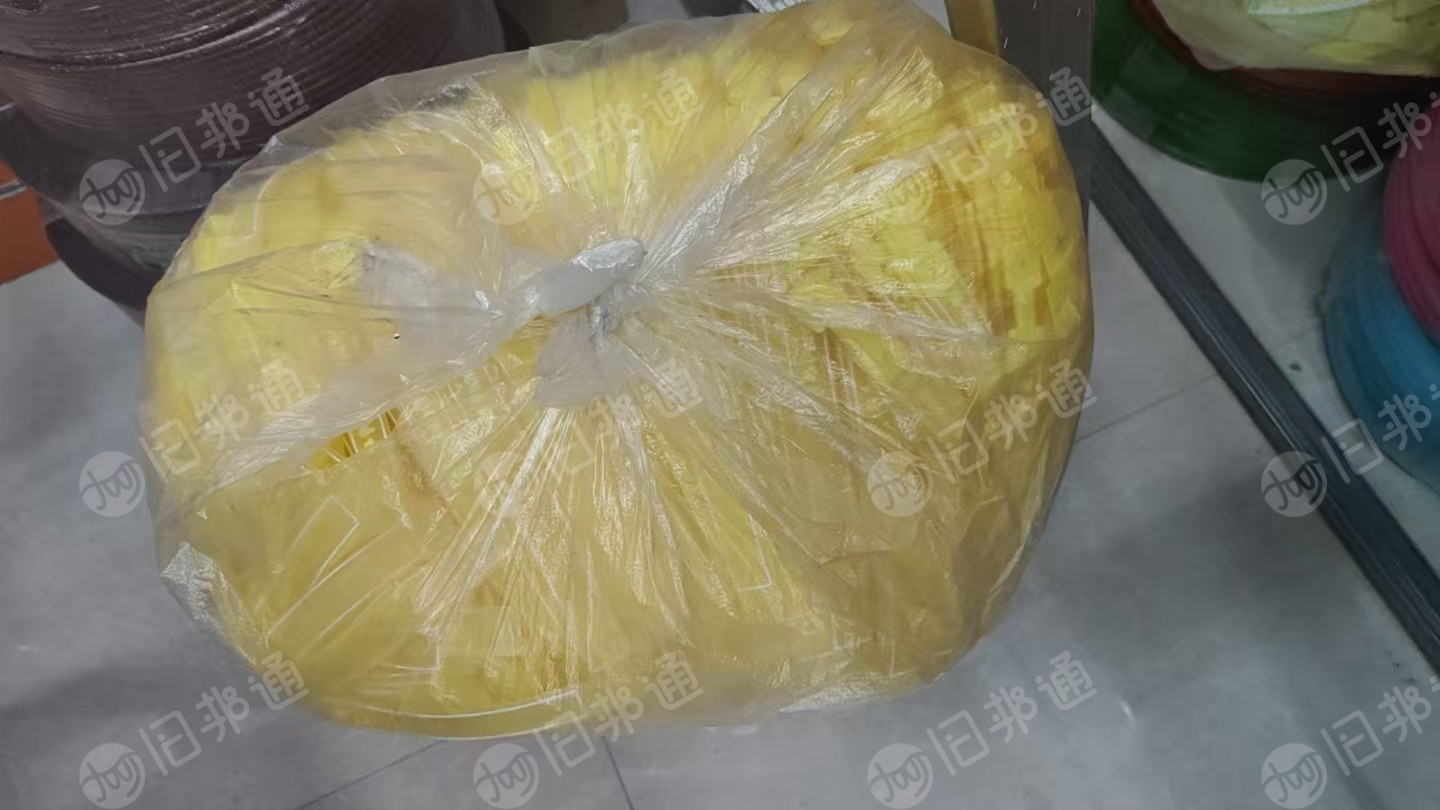 出售PVC废料,有PVC滴塑,PVC皮革边料,箱包厂下来的,带底布