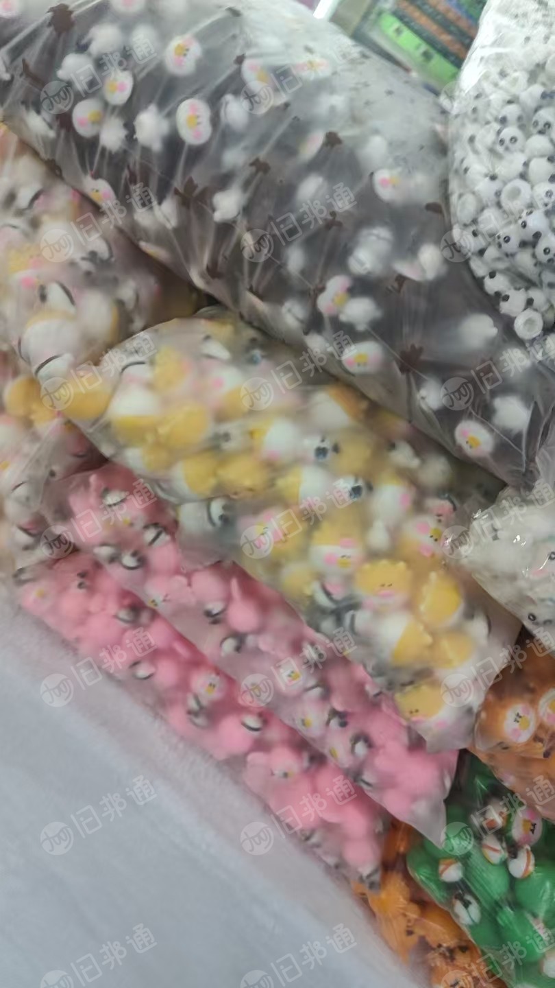 出售PVC废料，有PVC滴塑，PVC皮革边料，箱包厂下来的，带底布