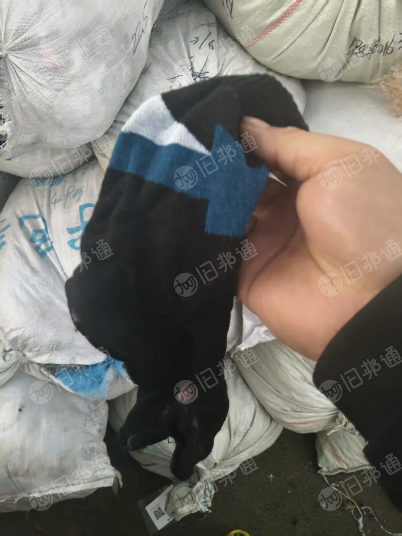 长期出售袜子下脚料，袜子废纱线，杂色，现货有30吨，货在湖北十堰