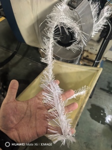 长期出售白色涤纶废丝，涤纶工业废丝，现货有20吨，货在福建福州