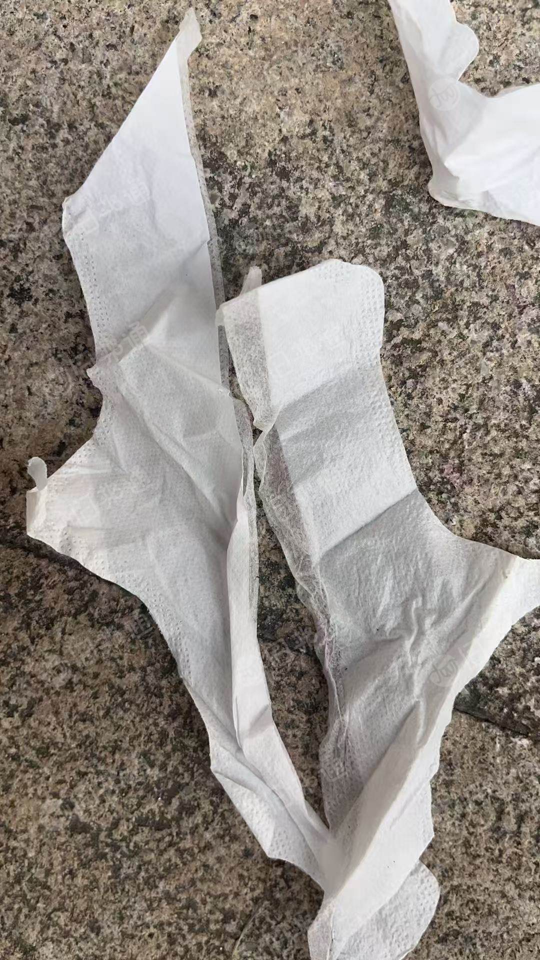长期回收白色的pp复合pe无纺布边角料，卫生巾边角料，造粒用，厂在福建泉州
