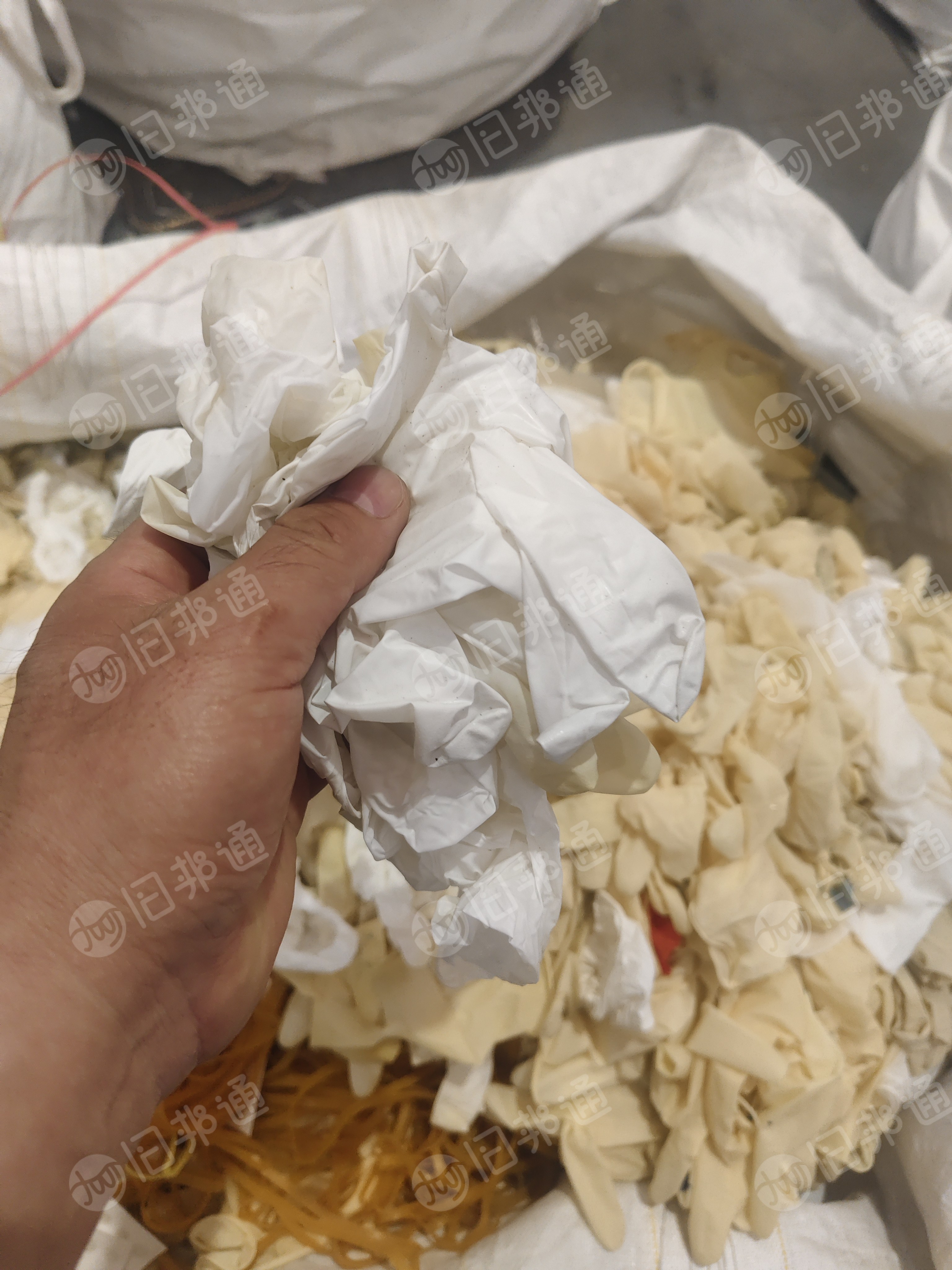 出售聚脂PVC丁腈一次性手套，电子厂下来的