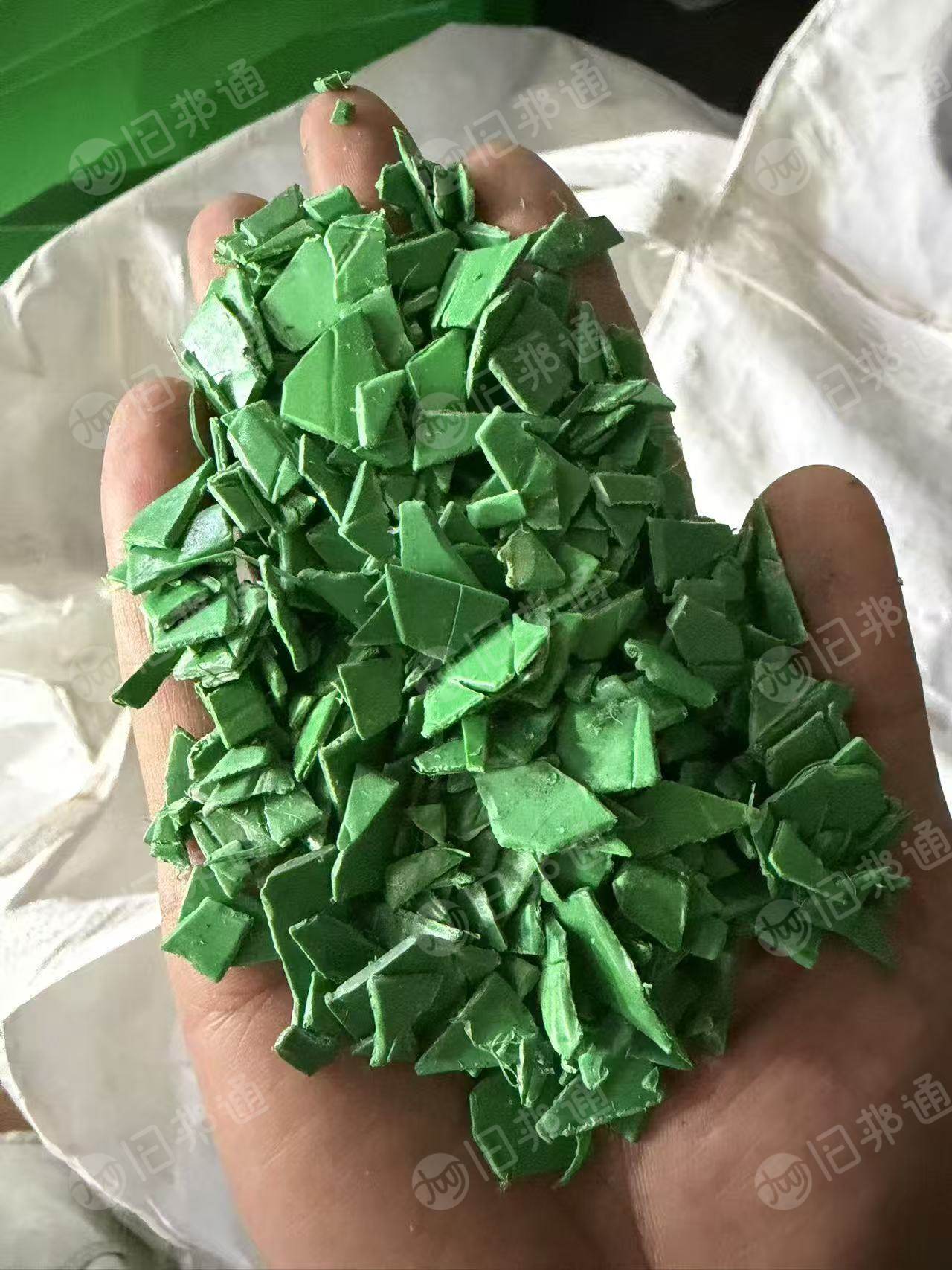 长期出售pe钢卷皮破碎料，漂沉都有，一个月千来吨的量，现货800吨的