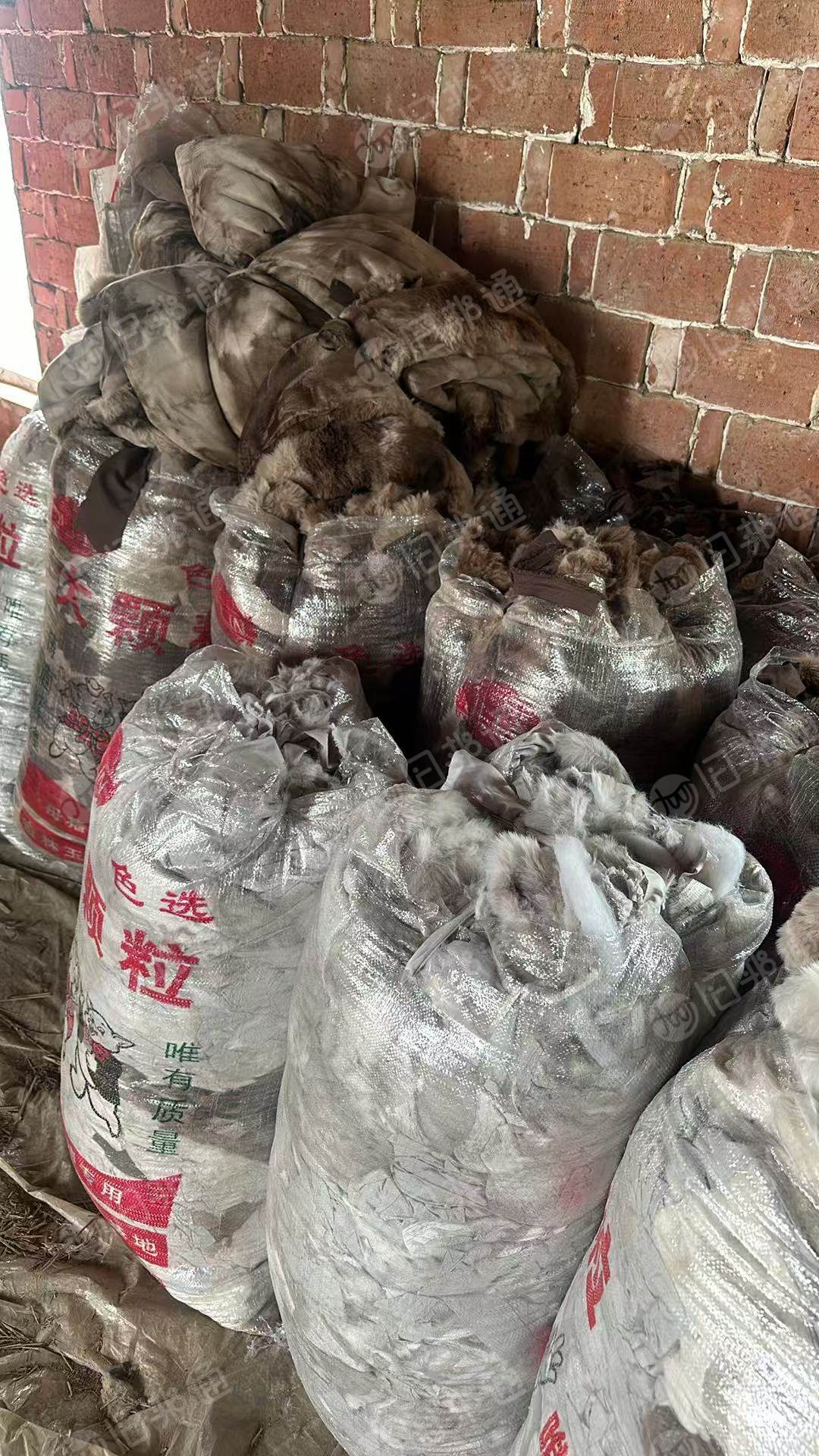 长期出售化纤废布，布块，各种废布，统货走，货在江苏盐城