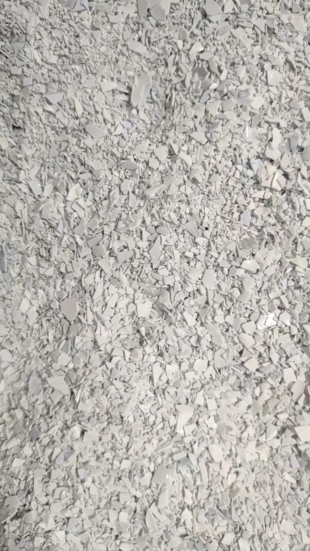 长期出售白色PET片材破碎料，涤纶片材破碎料，月供200多吨，货在广东惠州