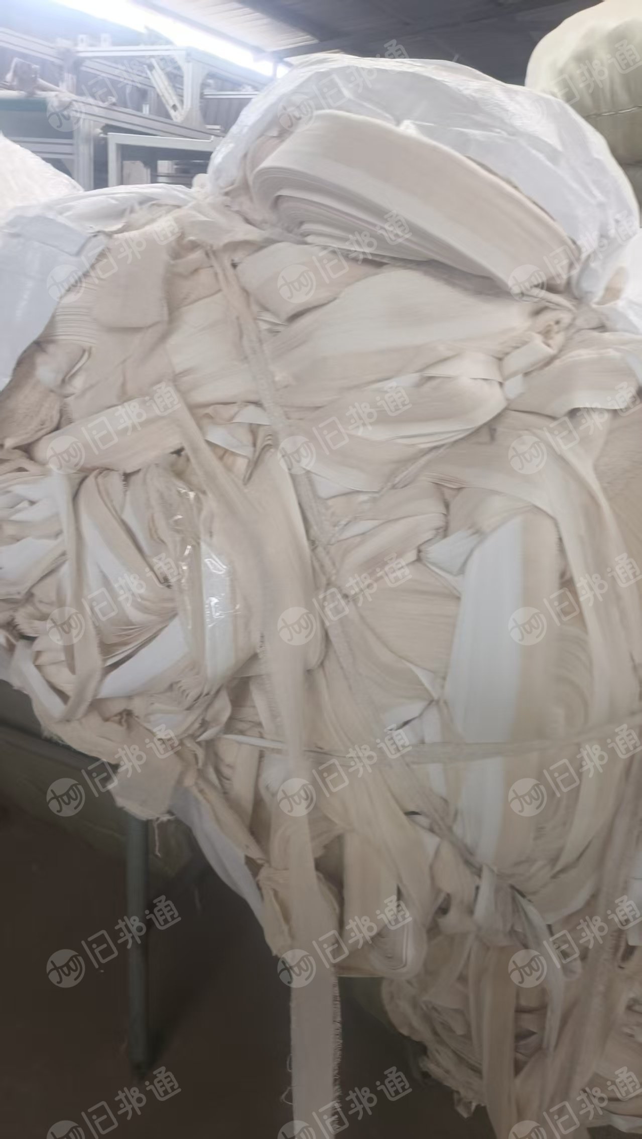 长期出售全棉卷筒布二头切下的纯棉布条，纯棉边角料，有一面带浆，现货20吨