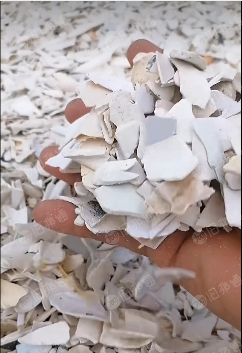 长期出售PVC小管破碎料