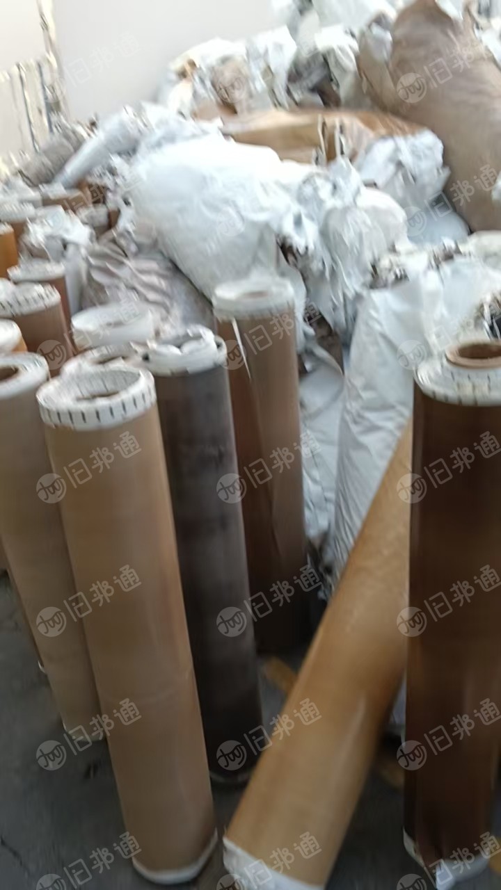 长期出售硬性PVC墙纸废料，有卷筒的也，有打包的