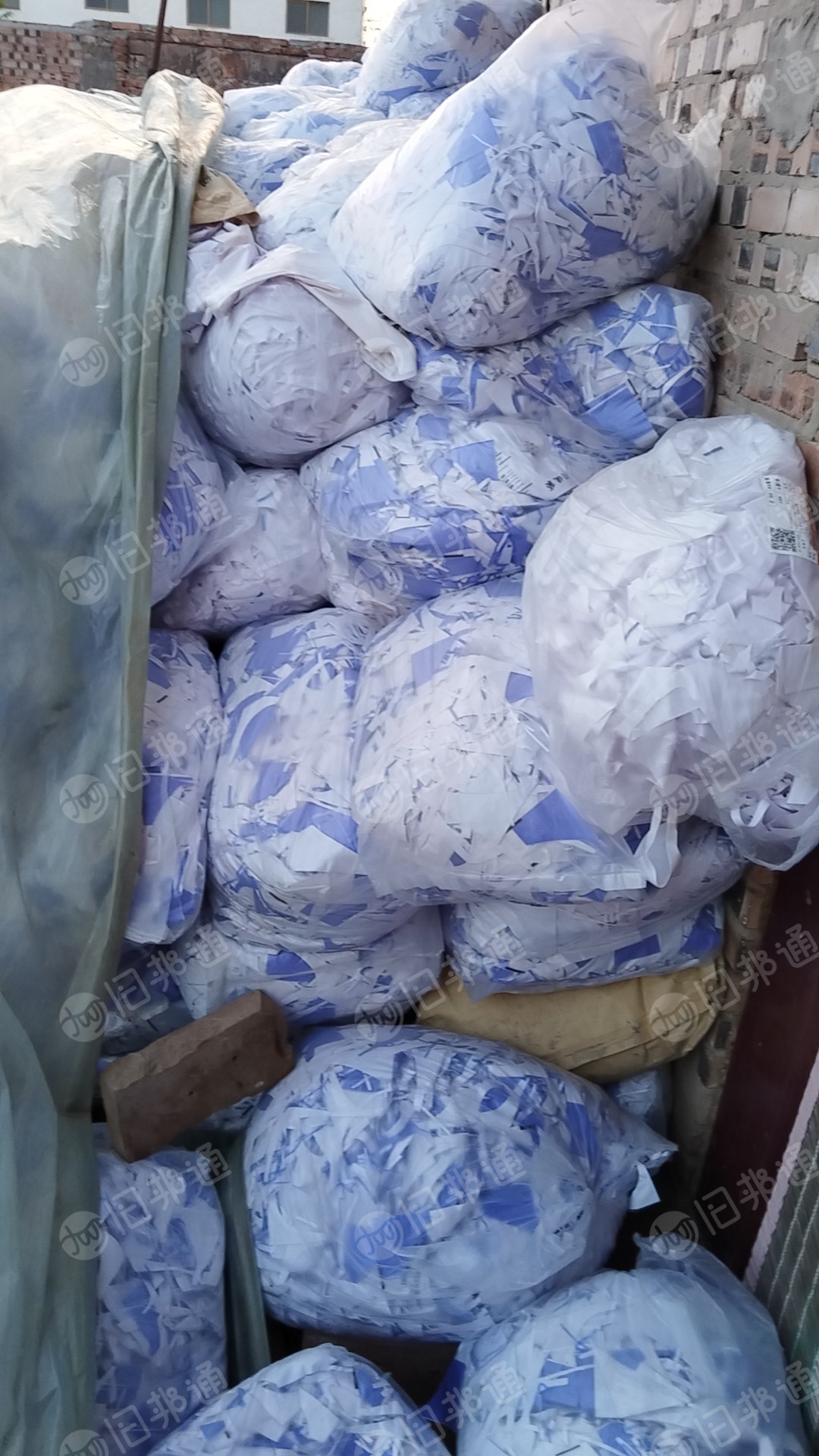 出售软pvc边料，有透明和花色的，现货20几吨