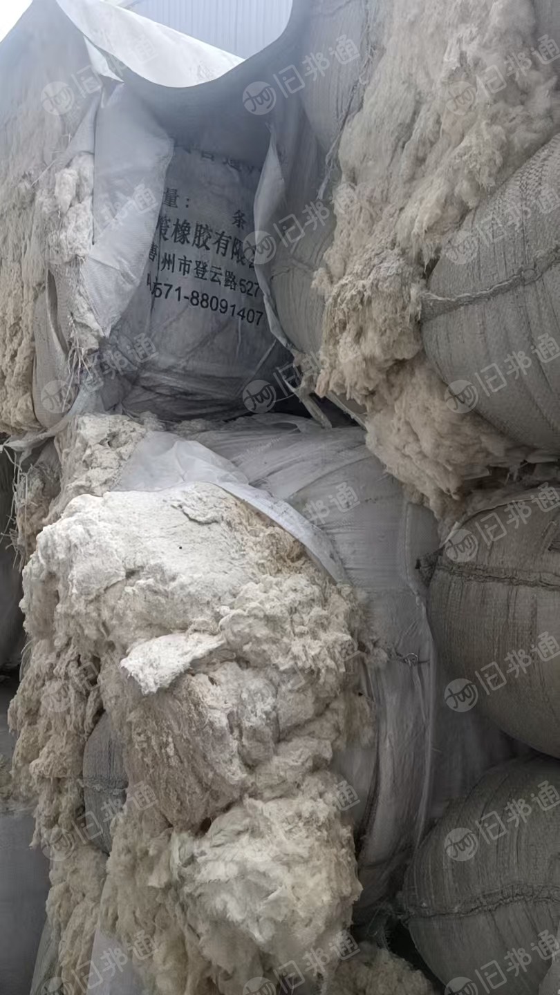 出售地毯上下来的尼龙丝，现货100多吨，每月三四十吨