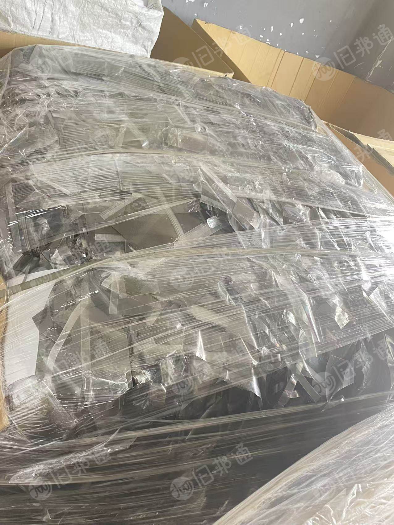 出售PET偏光片废料，裁切下来的边料，现货一挂车