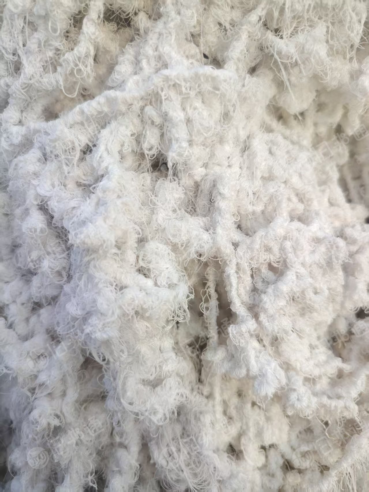 长期出售涤棉水丝，水织机下来的，用托盘控水，含水50左右，现货30多吨，货在河南信阳