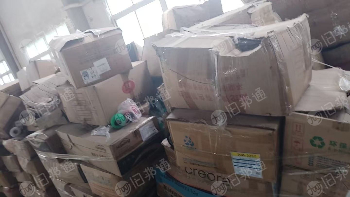 出售处理纱线,库存纱线,有涤纶跟锦纶材质,统货一起出,现货有50吨,货在浙江金华