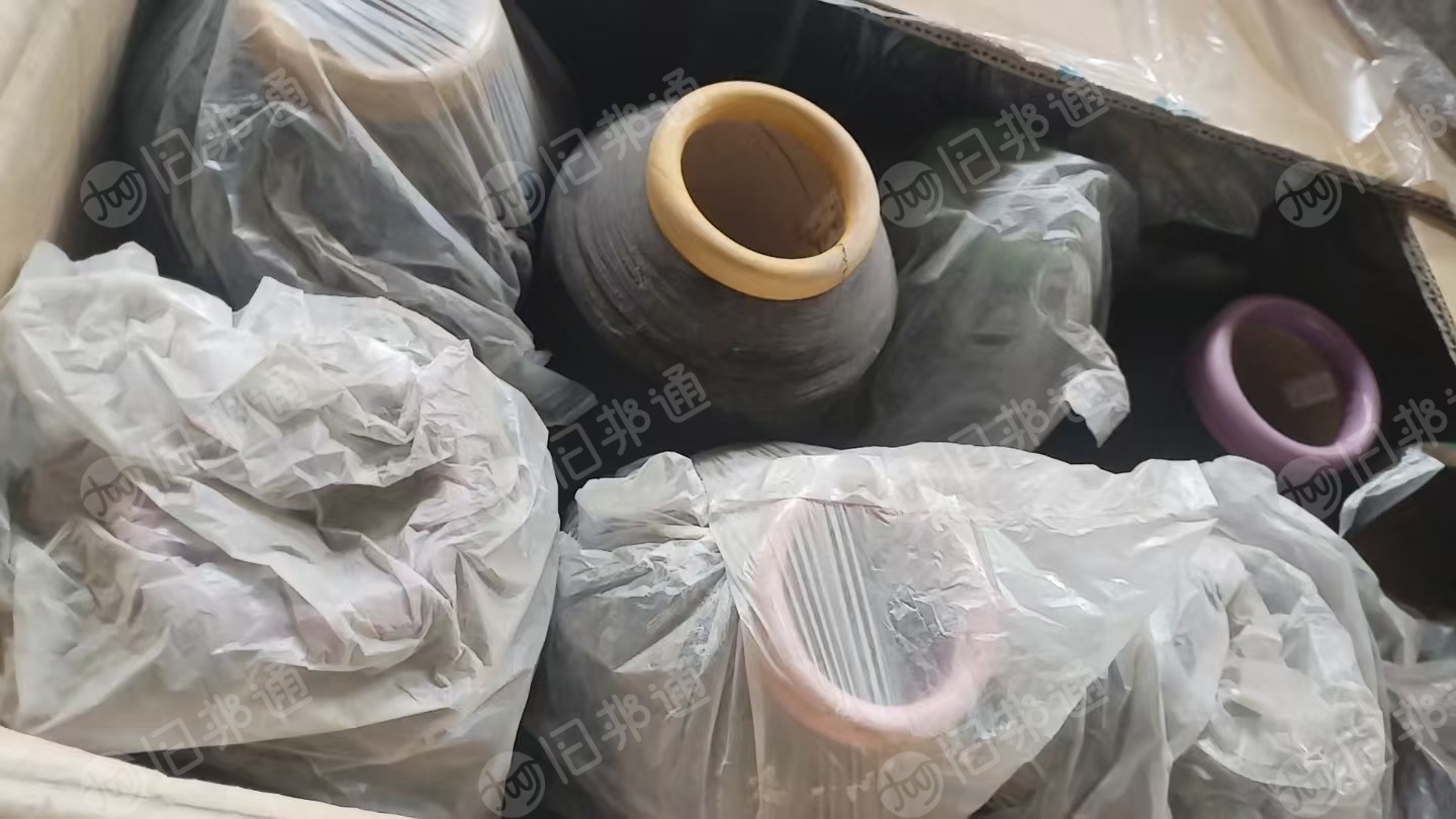出售处理纱线,库存纱线,有涤纶跟锦纶材质,统货一起出,现货有50吨,货在浙江金华