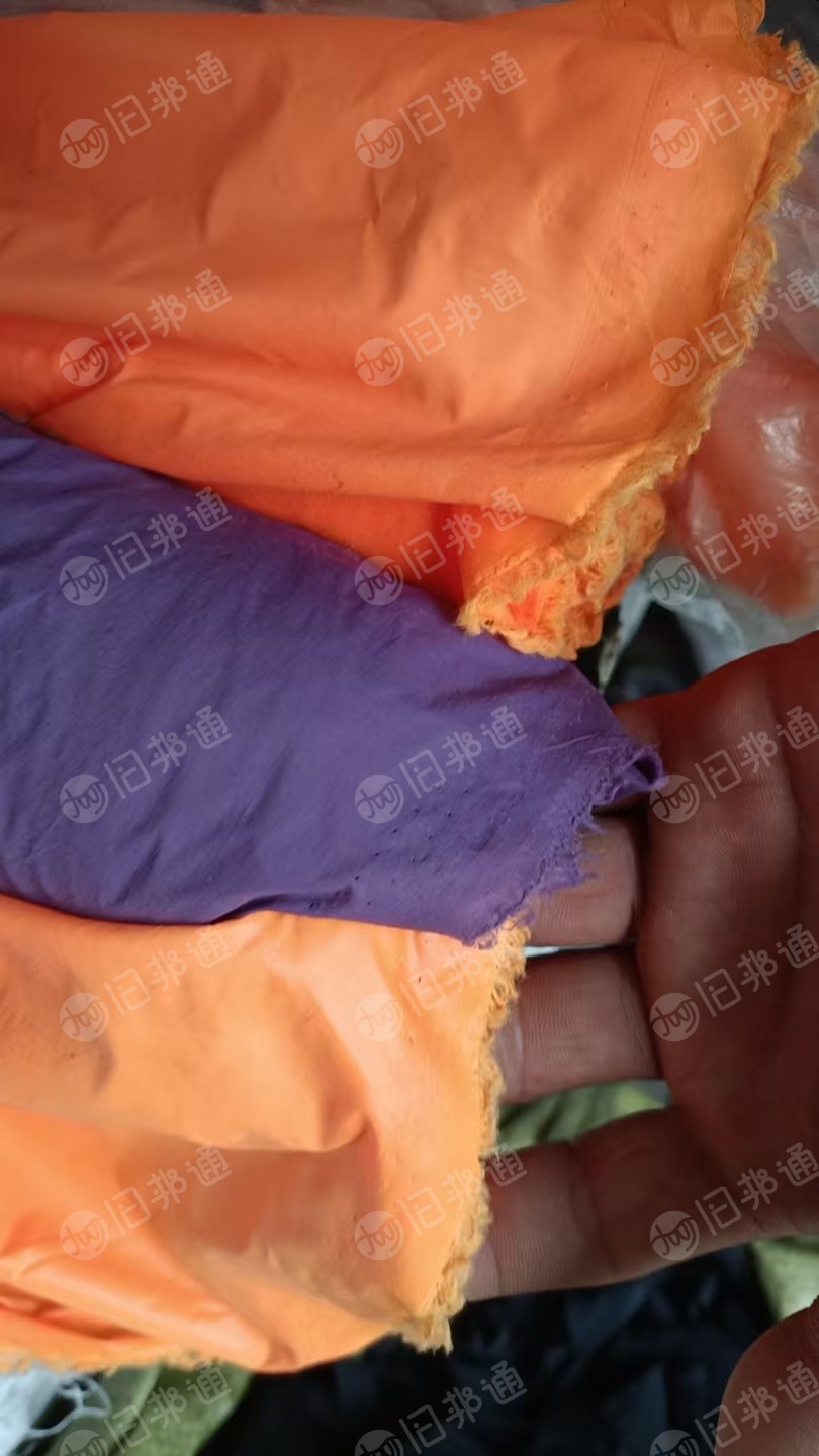 长期出售做羽绒服下来的尼龙废布，锦氨废布，里布，现货十多吨，货在河北廊坊
