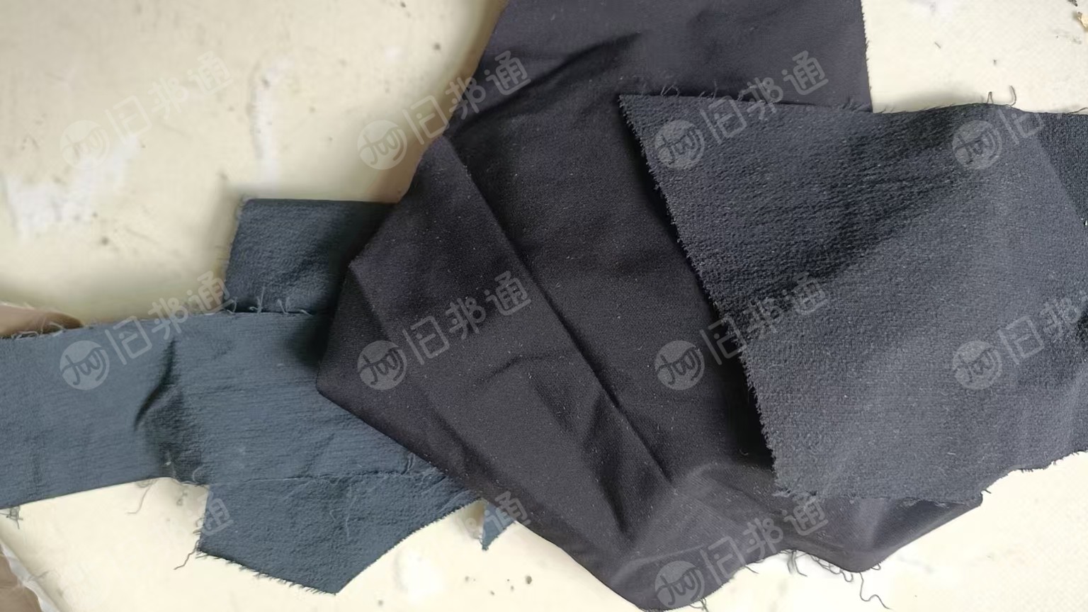 长期出售做羽绒服下来的尼龙废布，锦氨废布，里布，现货十多吨，货在河北廊坊