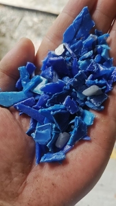 长期出售大小蓝桶破碎料