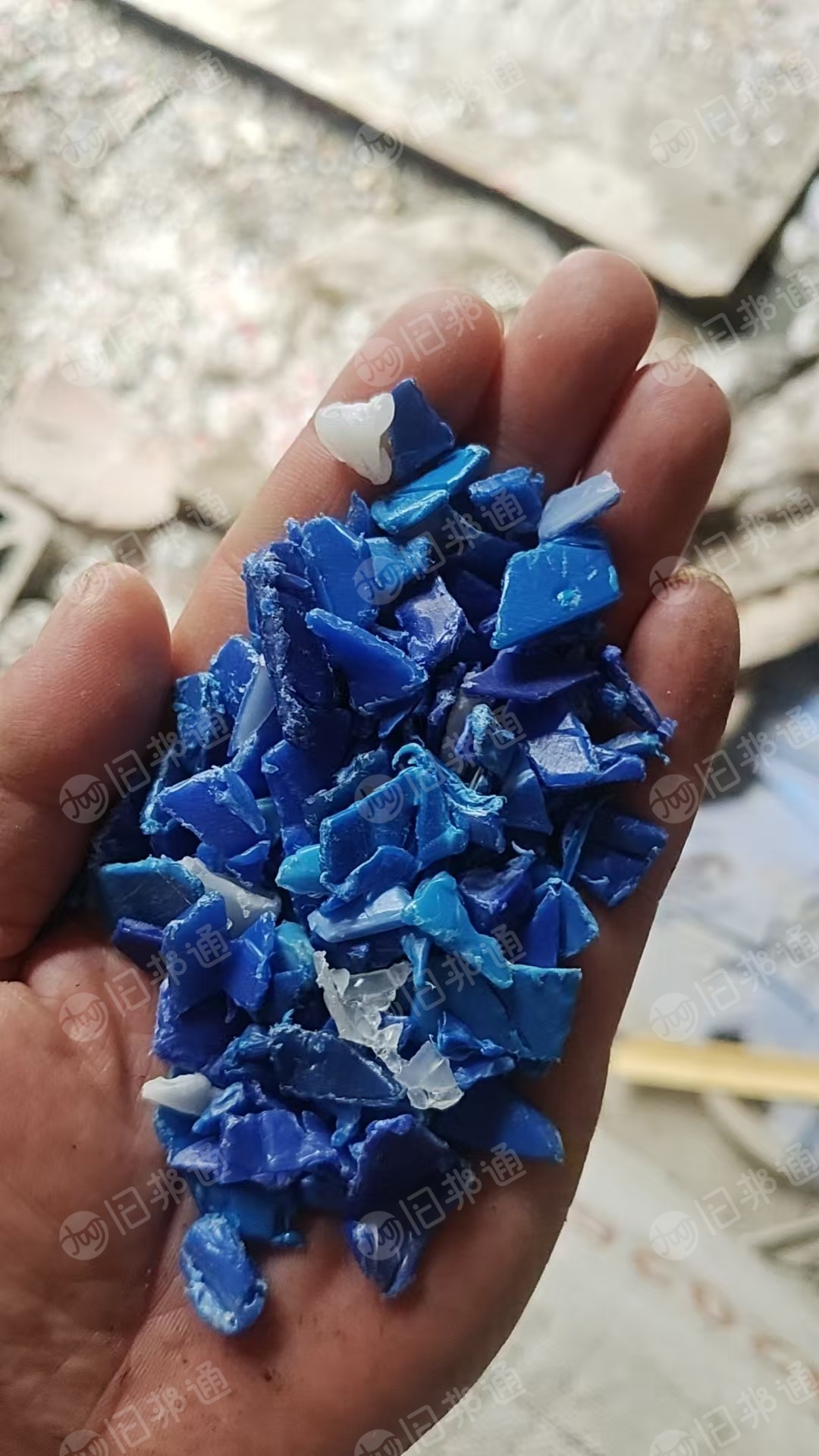 长期出售大小蓝桶破碎料