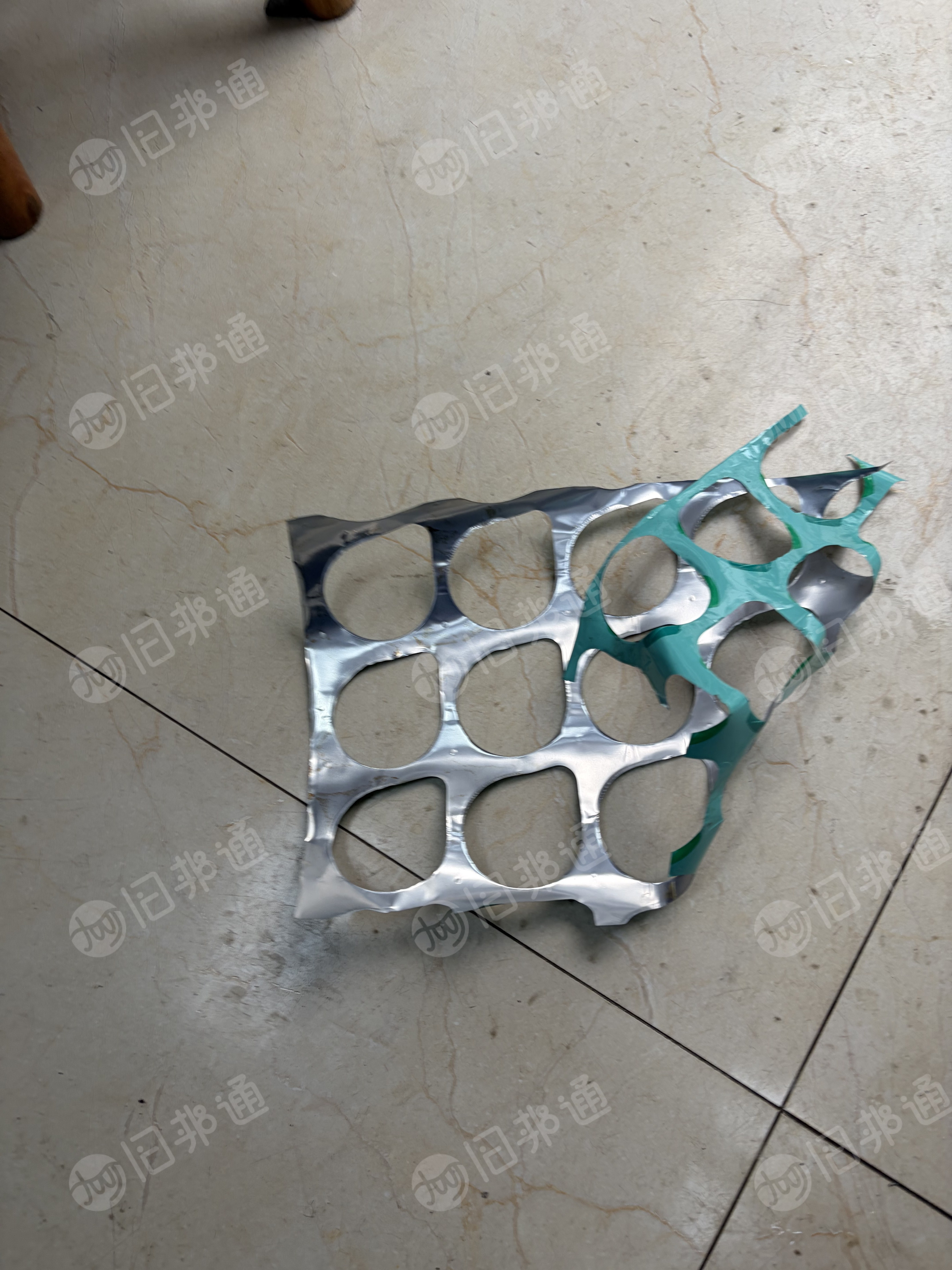 出售饮料厂下来的pp铝塑膜，环保食品级，含铝量20%，无杂质无标签，现货30吨