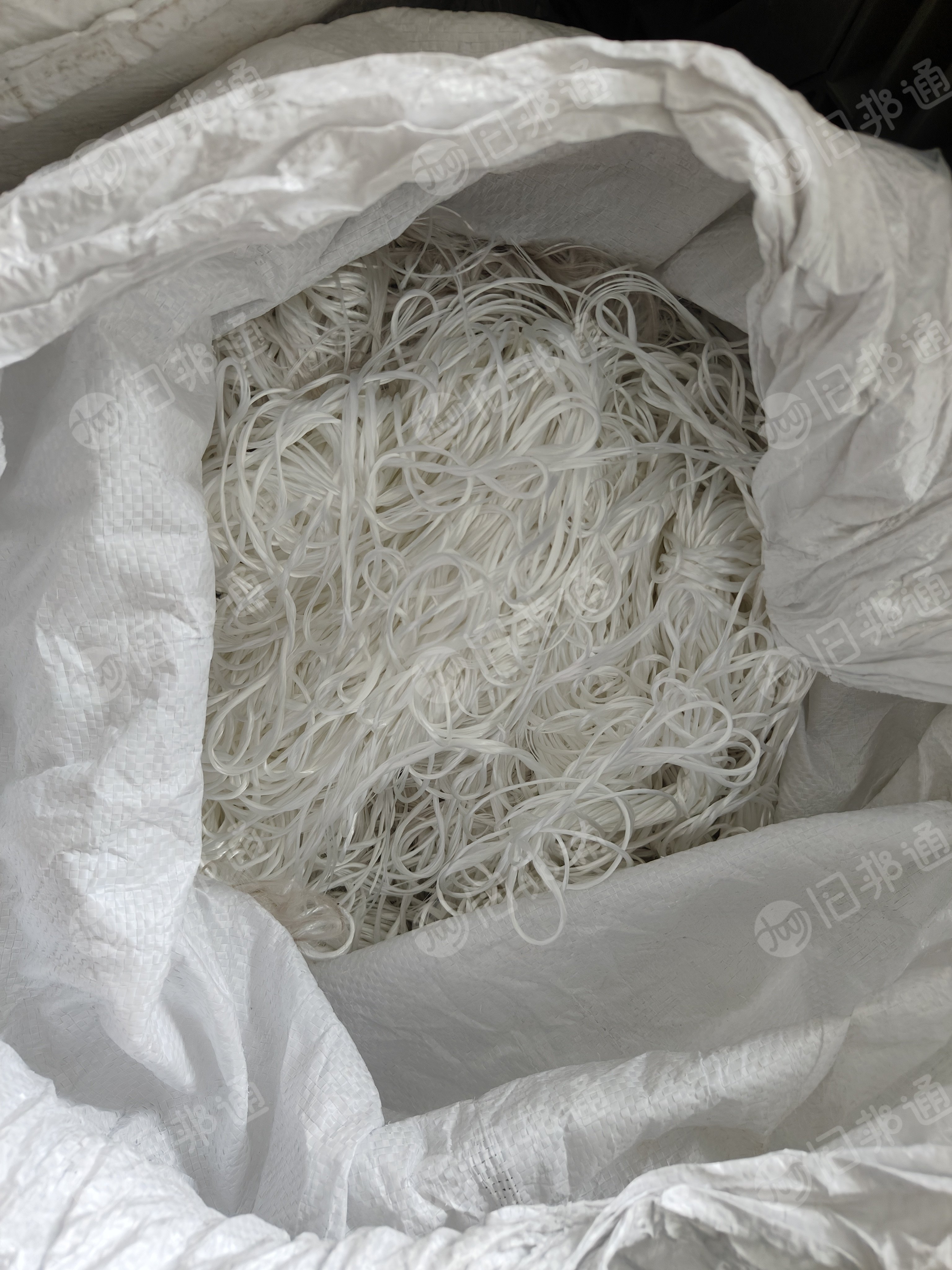 长期出售纺织厂下来的涤纶废丝，涤纶合股丝，纯棉废纱，货在山东济宁