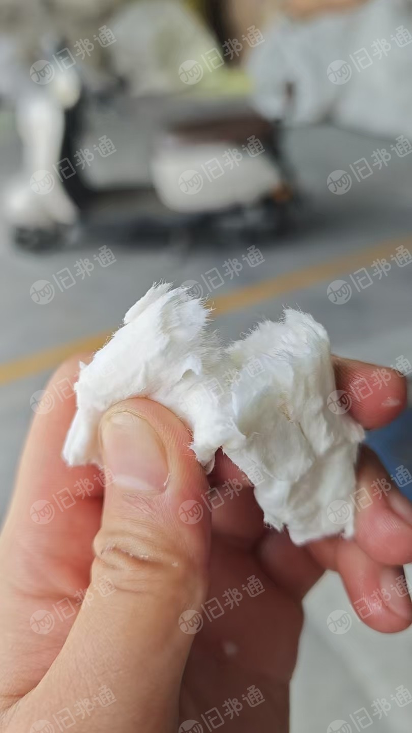出售卷筒的白色针叶浆板
