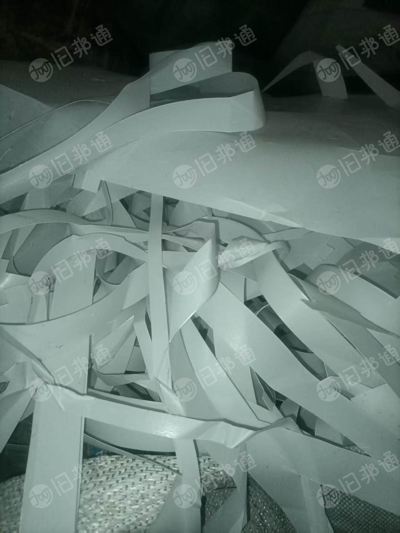 出售灯丝厂下来的硬质PVC废料和奶白PVC废料，现货6吨左右，月供15吨，长期有货