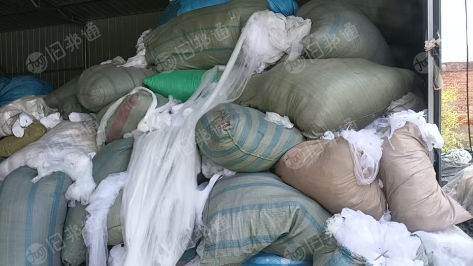 长期出售箱包厂下来分拣好的pp无纺布边角料，下脚料，含填充，月供20吨左右，厂在河北保定