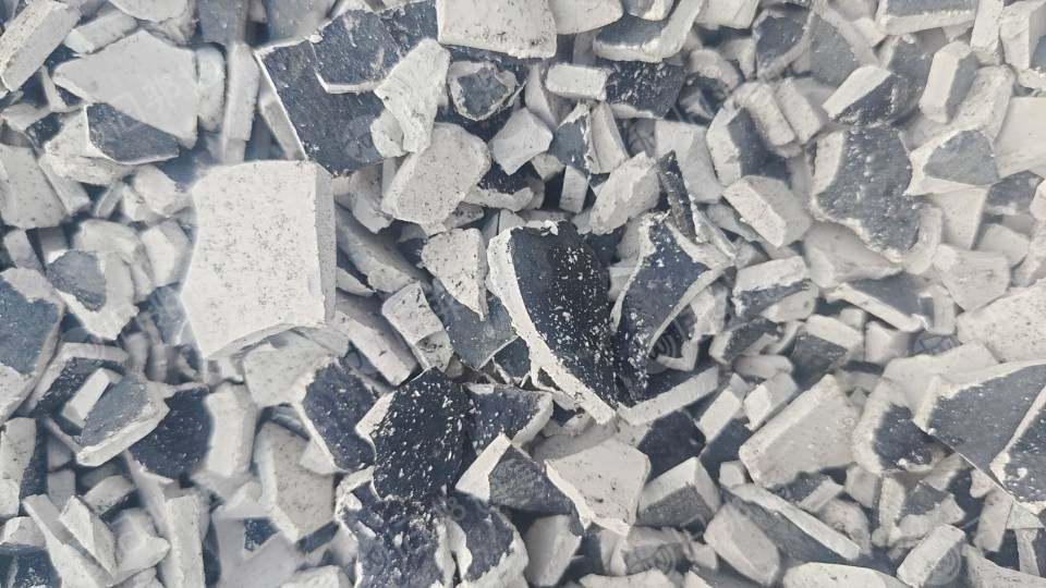 出售干破PVC树脂瓦破碎料