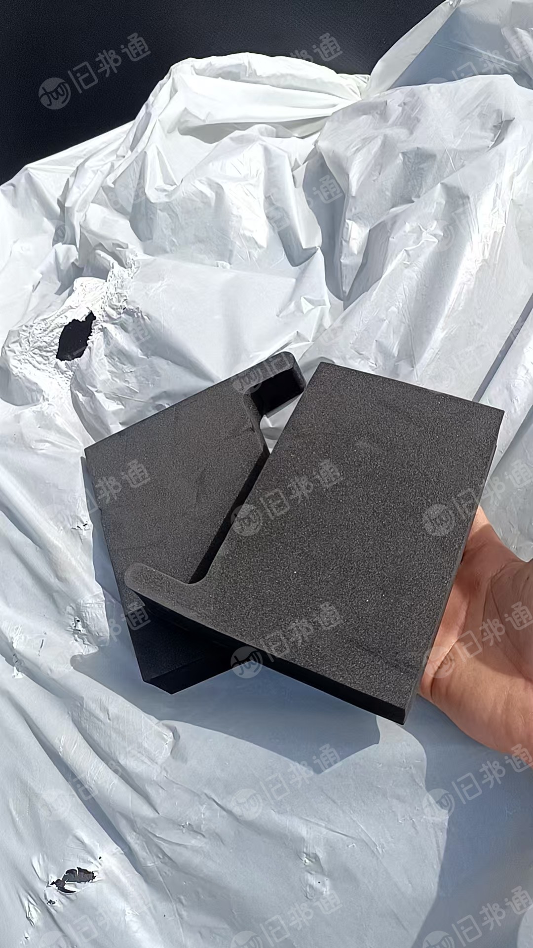 出售eva发泡料废料，3天一车9.6，带胶不带胶的各占一半，一车9.6可以装2吨，不带胶的可以造粒