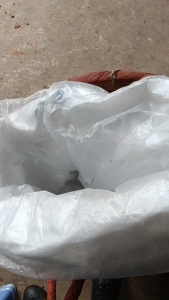 出售废旧编织袋，没有清洗过，内膜也有一部分没去掉，可按要求去内膜，月产上百吨