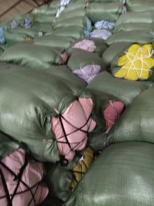 长期出售杂色擦机布，布头，含棉80左右，月供几十吨，在广东佛山