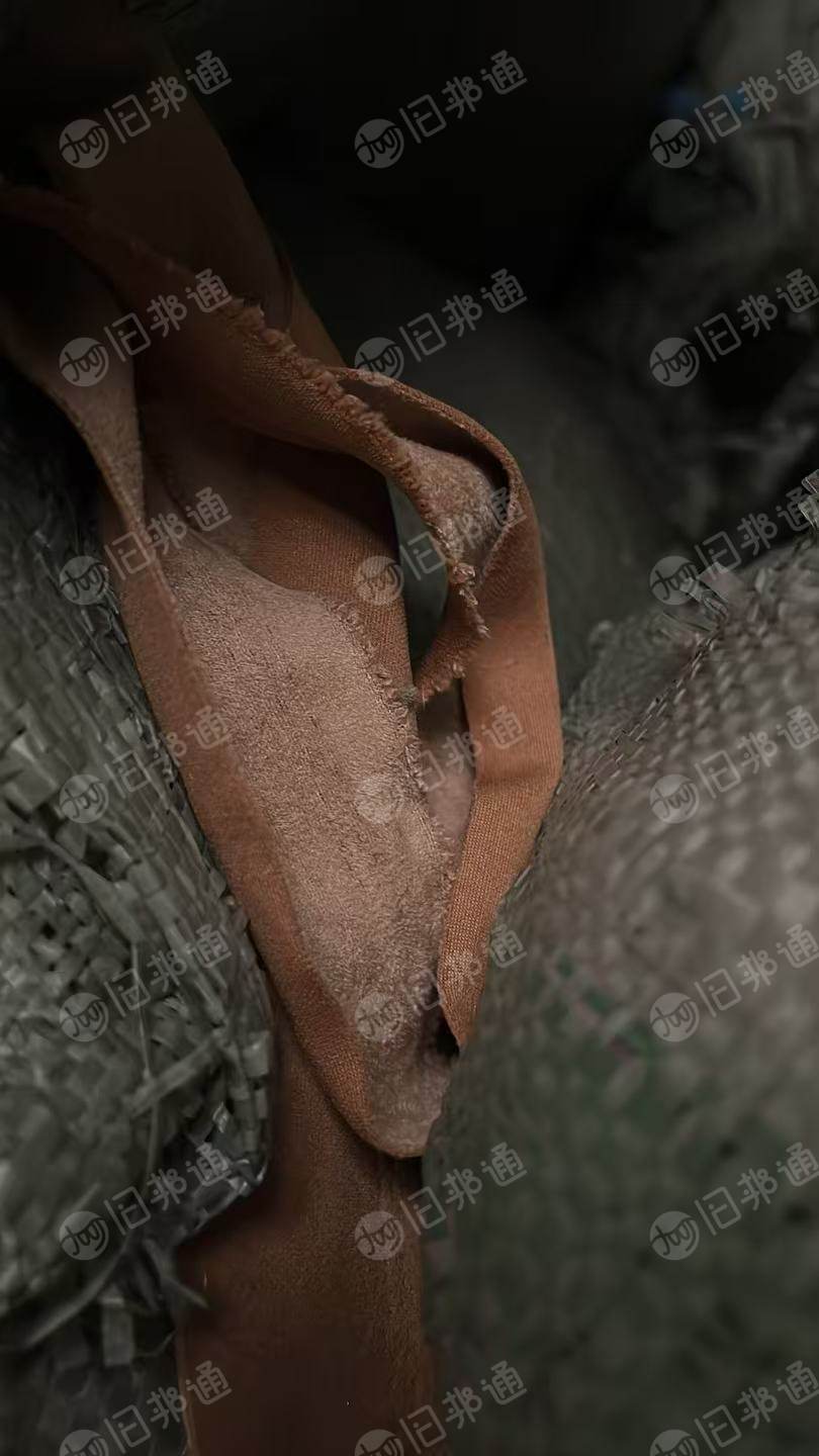 长期出售制衣厂下来的化纤布，化纤废布，可以造粒用，货在湖南常德