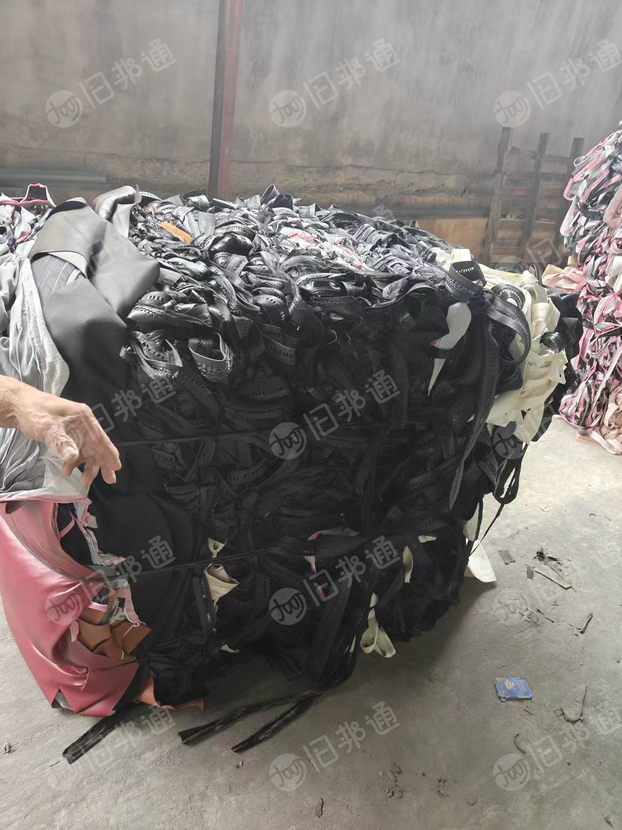 出售PVC皮革吹毛料，现货上百吨
