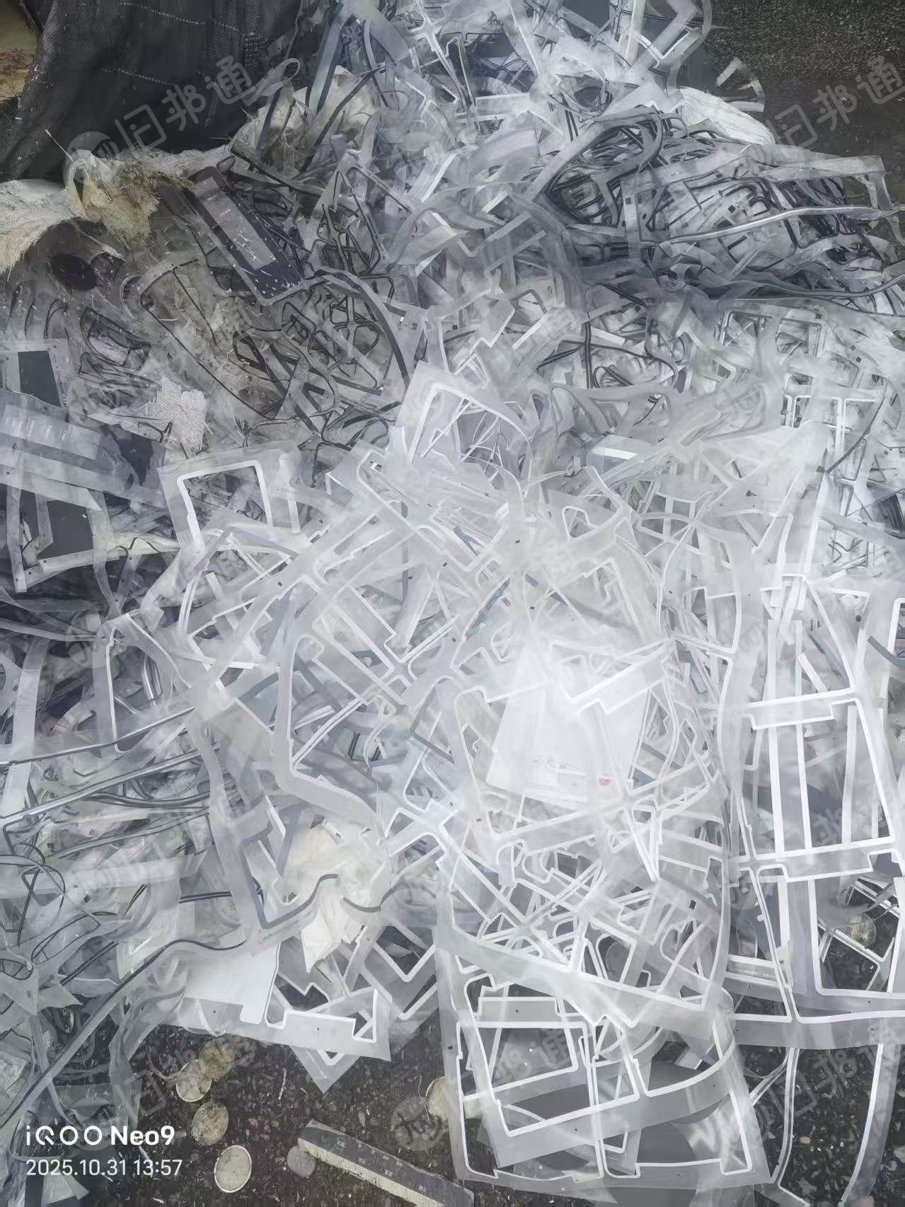 出售PET烤漆膜，厚度8丝到18丝各占一半，现货20吨