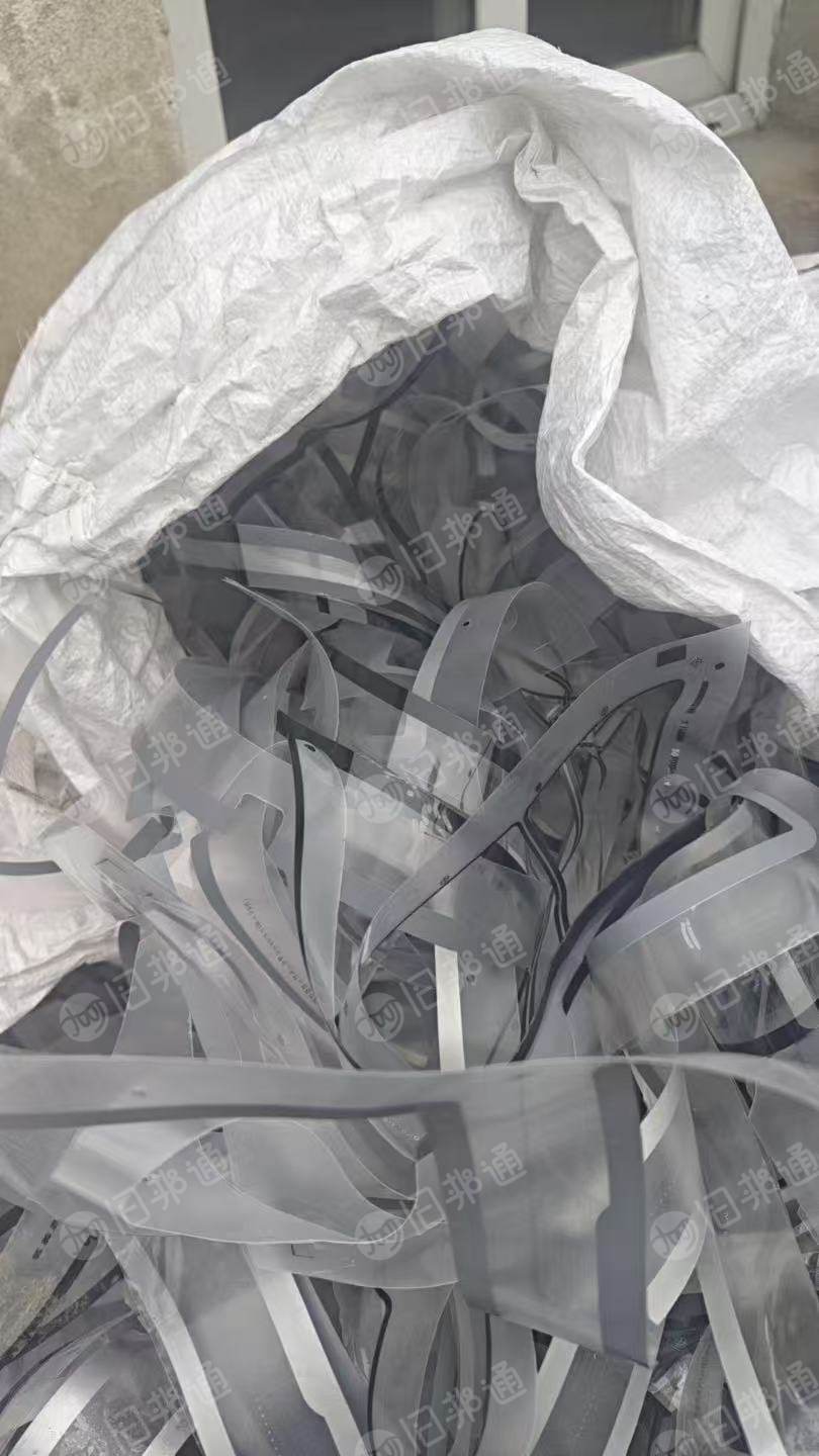 出售PET烤漆膜，厚度8丝到18丝各占一半，现货20吨