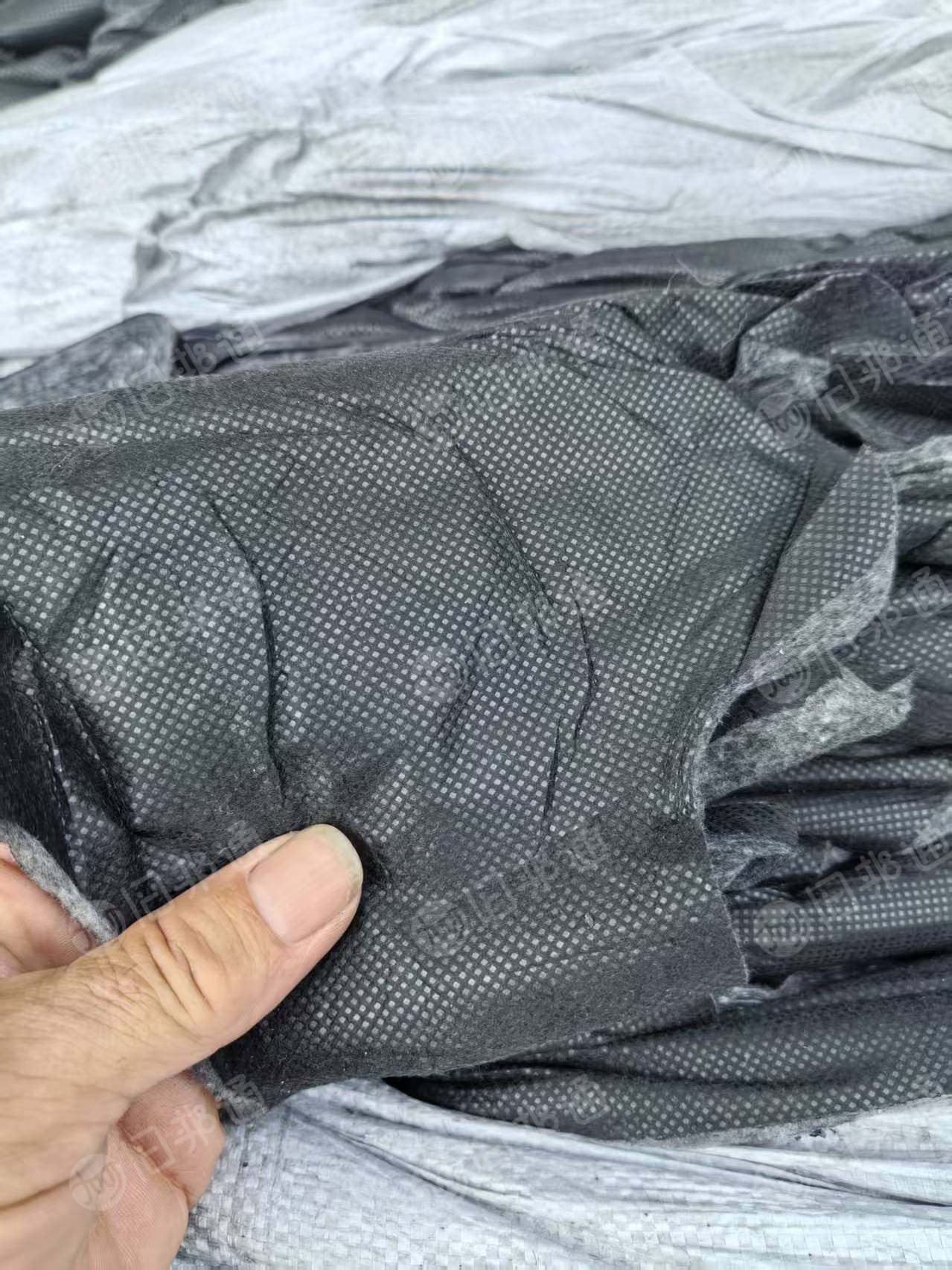 长期出售汽车涤纶隔音毡，上面有一层无纺布，月供10吨