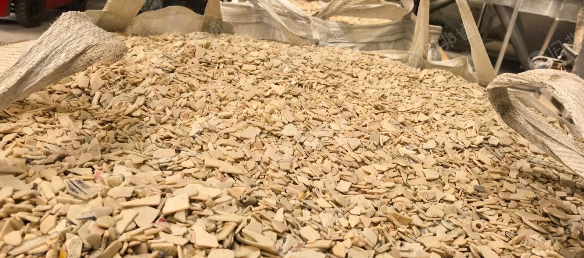 长期出售摩配褪漆本色ABS破碎料，现货100吨