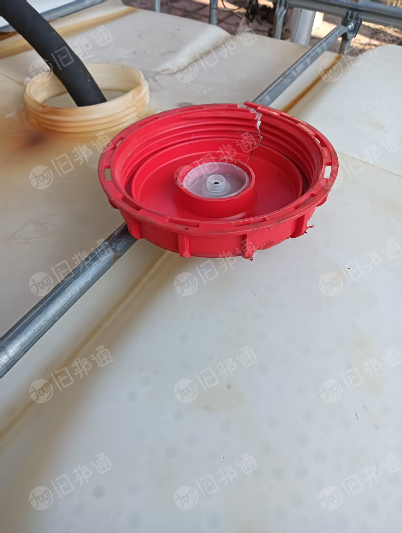 长期出售吨桶盖子撕碎料，破碎料，可注塑用