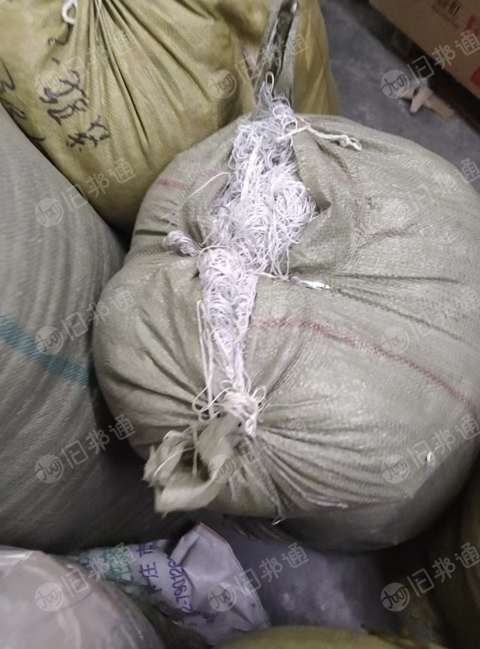 长期出售涤纶废丝，涤纶地毯丝，民用地毯丝，货在山东滨州