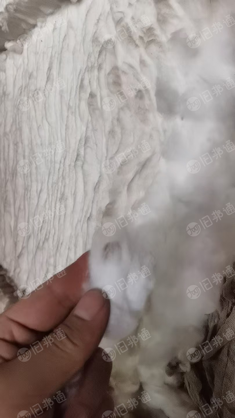 纺纱厂倒闭了,不干了,清仓处理20多吨涤黏无纺布开花棉,黏胶10涤纶90,可以气流纺21支
