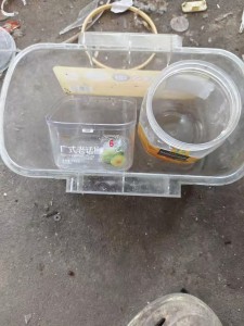长期出售食品下来的pet吸塑盒破碎料，含标签，现货20吨