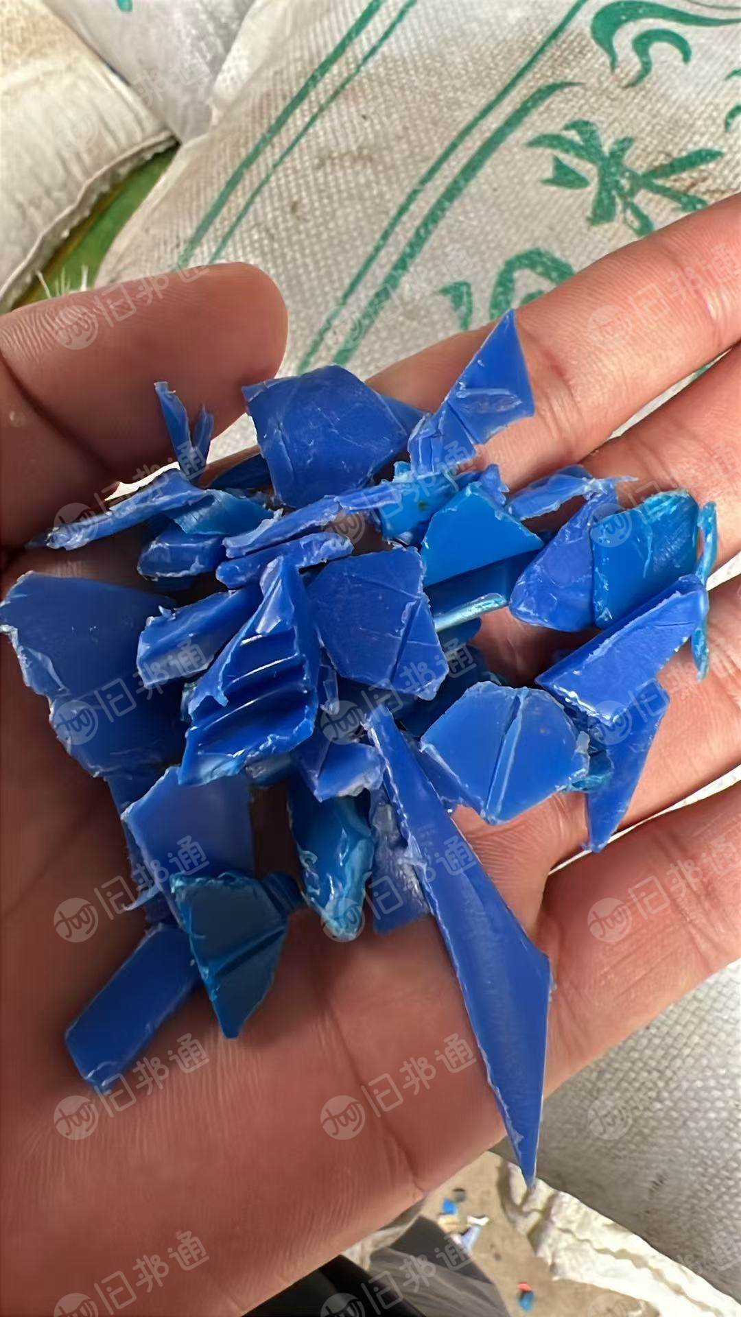 长期出售大小蓝桶破碎料，现货一挂车