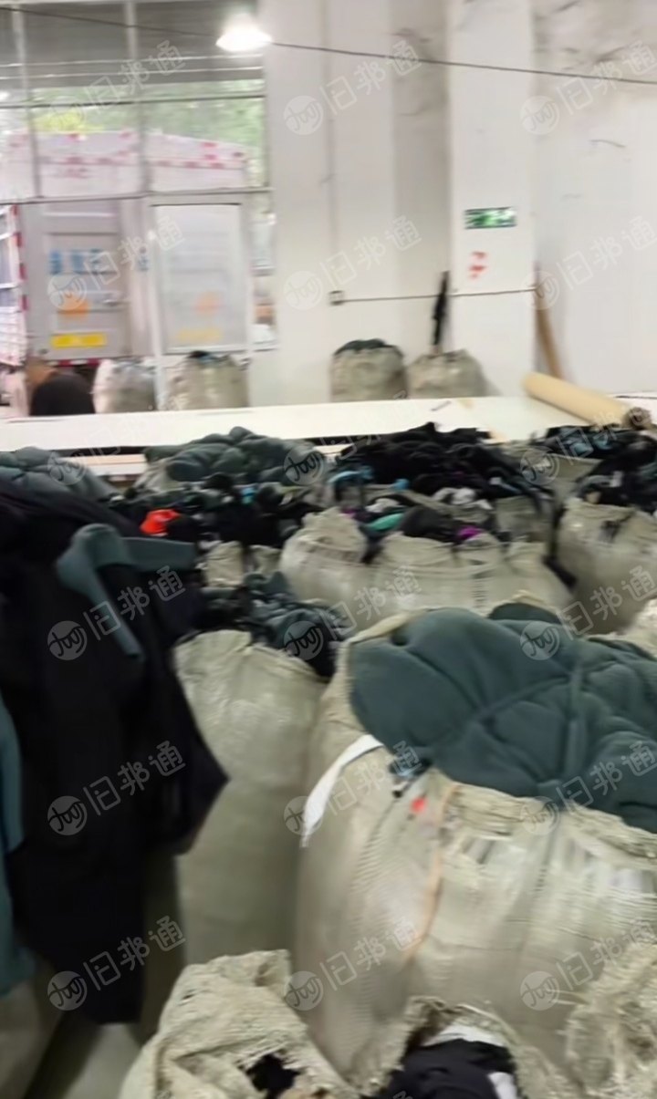 长期出售老色涤纶废布，涤纶边角料，现货够9.6一车，在江苏宿迁