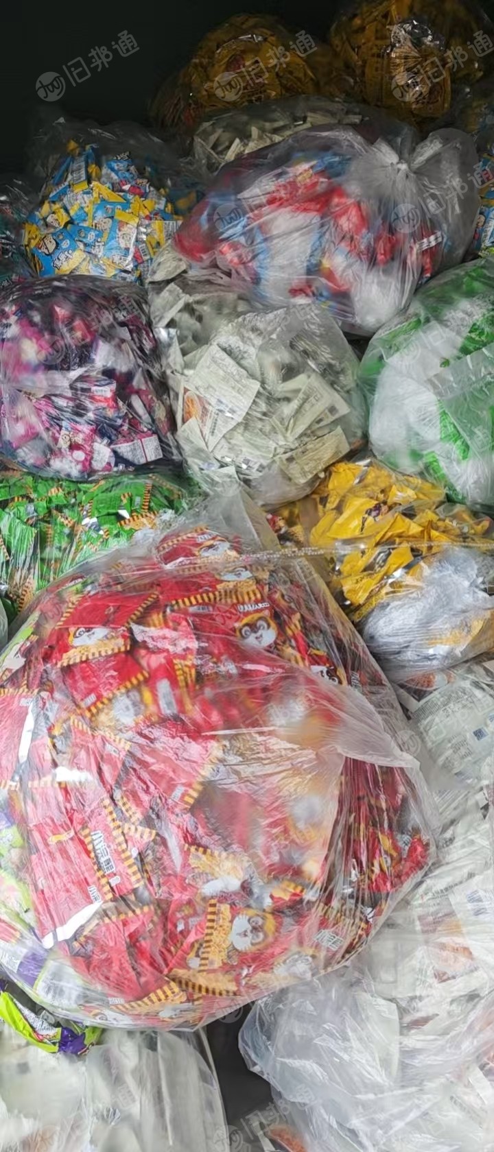 出售食品厂PVC便签纸，小食品包装袋，有分开