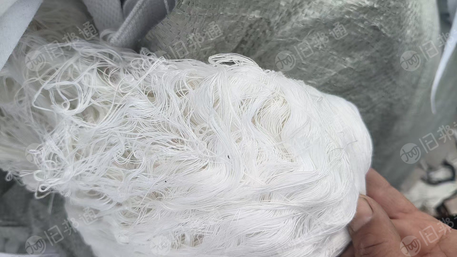 现货处理一批白色涤纶废丝，涤纶废布，现货9米6一车，货在浙江温州
