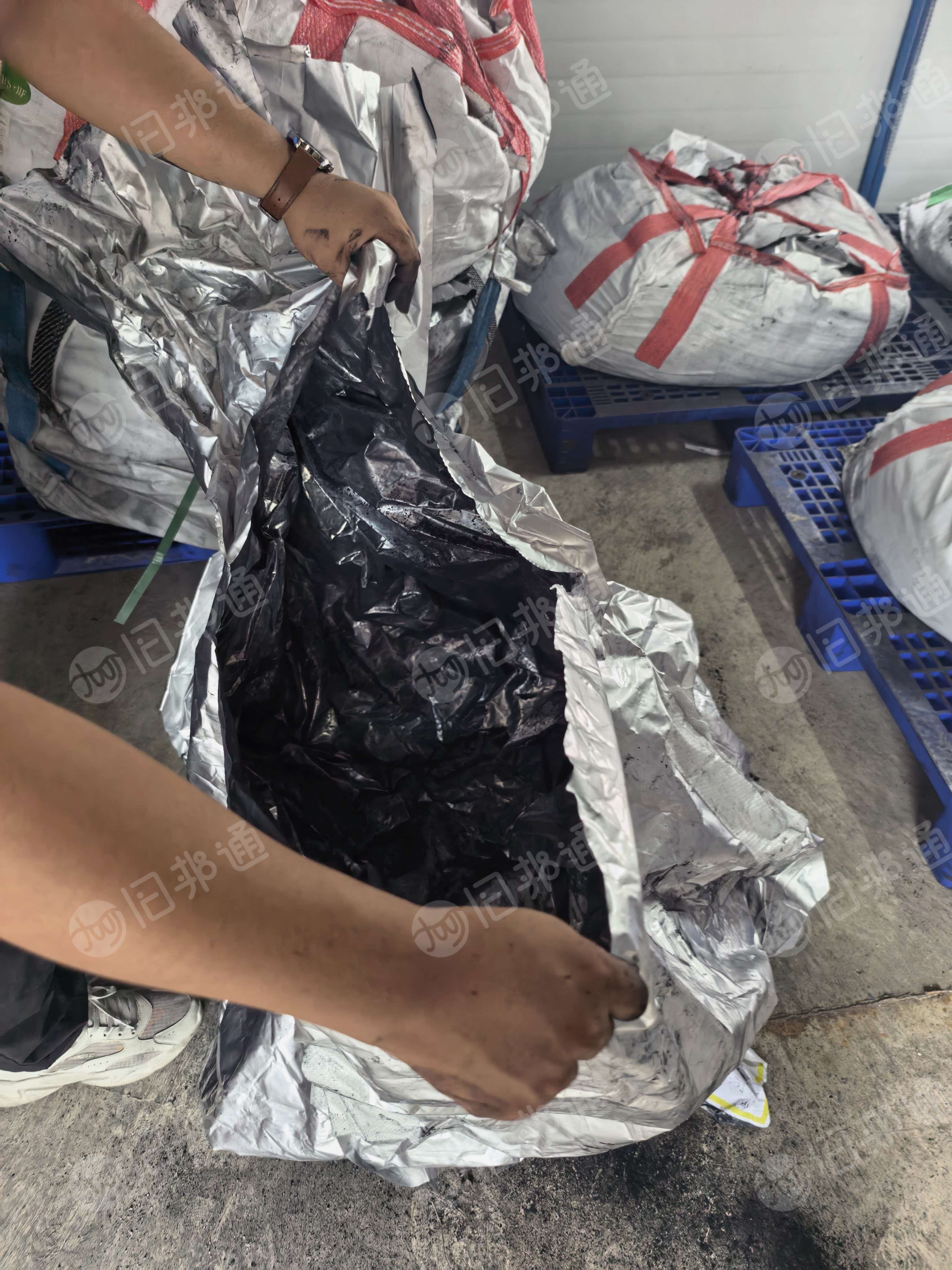 长期出售电池粉吨包袋，正极负极各一半，现货购13米，没有压包