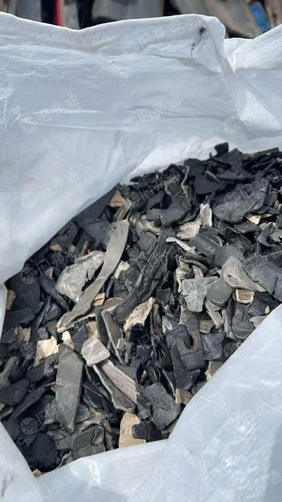 长期出售水粉PP汽车内饰破碎料，现货9米6车