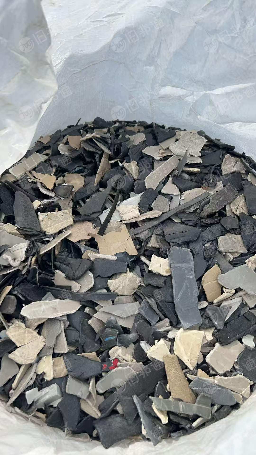 长期出售水粉PP汽车内饰破碎料，现货9米6车